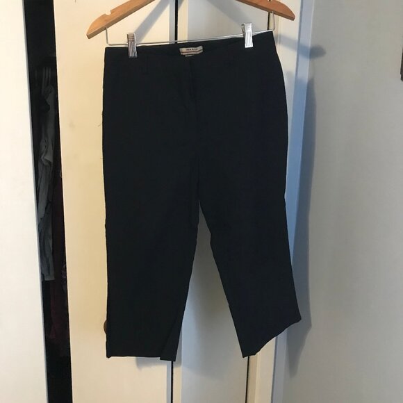 Item & Co Ladies Black Capri Pants Size 8 $5.00 AS AN ADD ON - Picture 1 of 2